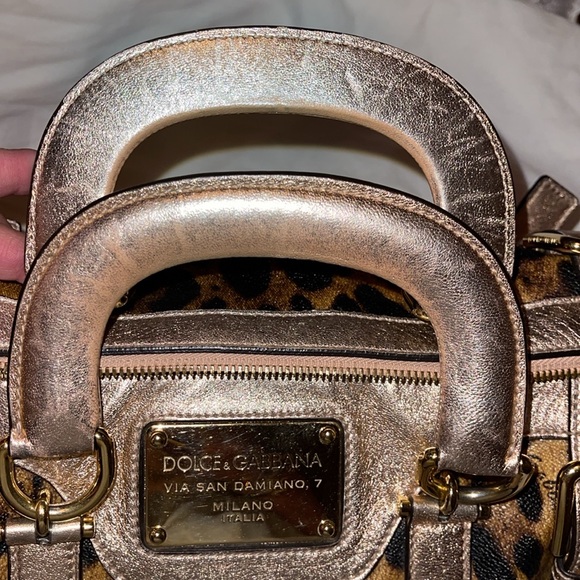 Dolce Cabanna preloved excellent condition bag has a strap leopard print. - Picture 11 of 16